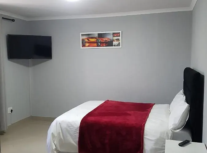 Home On Hussar Guesthouse